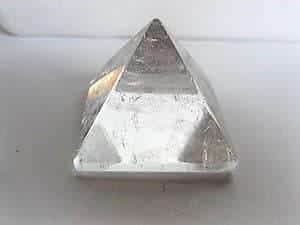 Edelstein-Pyramide Bergkristall, 30 x 30 mm