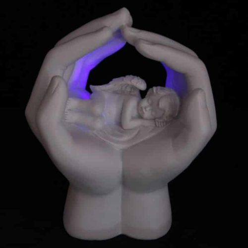 Engel schläft geschützt in Hände, LED Beleuchtung, 16,5 cm hoch