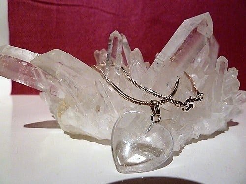 Herzanhänger aus reinem Bergkristall mit Silberkette 925iger und Karabiner