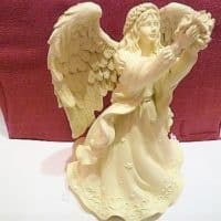 Engelfigur als Spieluhr mit Blumenstrauß, 16,5 x 9cm, AngelStar, Always in my heart Melodie