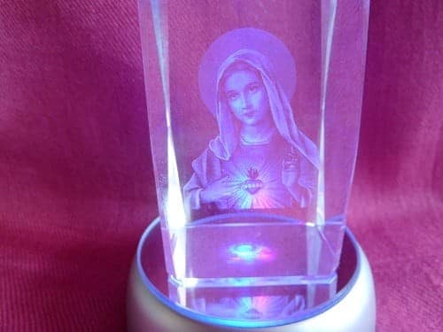 Maria Laser-3D-Kristallblock gelasert Maria auf Lampenfuß erleuchtet, 5x5x8,5cm