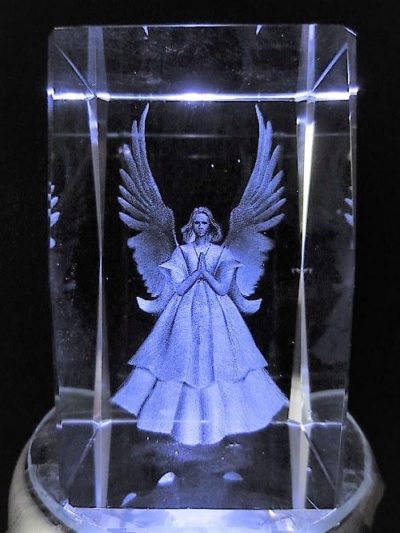 Kristall-Laserblöcke 3D mit betendem Engel, 5x5x8 cm