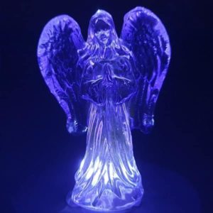 Engel Figur aus Kristallglas in violett, Größe 8x10 cm