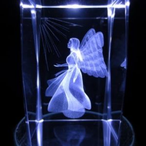 3D Kristallglas Block gelaserter betender Engel, detailliert und klar, 8x5x5 cm