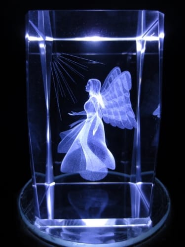 3D Kristallglas Block gelaserter betender Engel, detailliert und klar, 8x5x5 cm