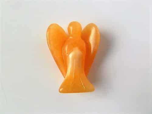 Engel aus Orangencalcit , ca. 3 cm